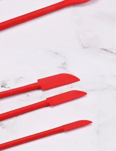 Rotes Silikon Mini Schaber Set für Kosmetikflaschen und Küchengläser, flexible Spatel.