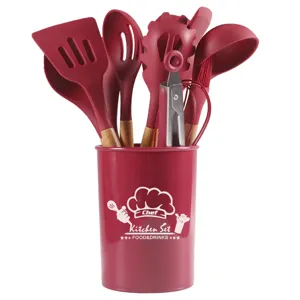 Juego de utensilios de cocina de silicona con mangos de madera y práctico cubo organizador.
