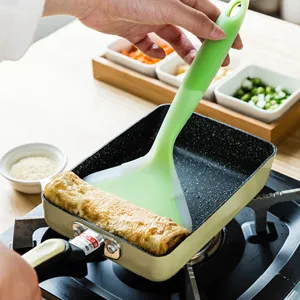 Spatola in silicone verde per padella antiaderente, utensile da cucina resistente al calore per uova.