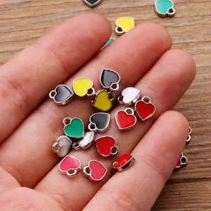 Bunte Mini Herz Emaillierte Anhänger, kleine Metall Charms für DIY Schmuckherstellung und Armbänder.