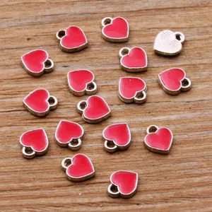 Mini rote Herz Emaillierte Anhänger für DIY Schmuckherstellung und Nagelkunst Dekorationen.