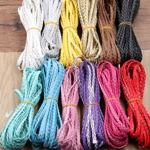 Detalles en primer plano de cordones de cuero PU trenzado de 12 colores, 5 mm para joyería DIY.