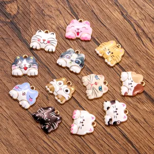 Leuke geëmailleerde katten hanger charms detail, kleurgeblokt metaal legering DIY sieraden.