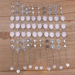 Vue détaillée des bracelets en alliage DIY avec plateau bélière et dix styles de pendentifs.