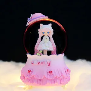 Lichtgevende schattige anime sneeuwbol muziekdoos roze hars bureau ornament leuk