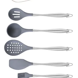 Ensemble d'ustensiles de cuisine en silicone et acier, gris résistant à la chaleur.