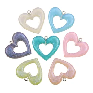 Pendentifs cœur creux en résine DIY colorés breloques pour colliers sacs accessoires 29x30