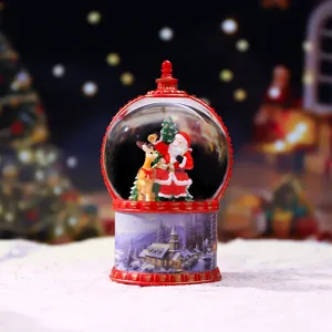 Veilleuse boule à neige de Noël, vue détaillée montrant le Père Noël et le renne.