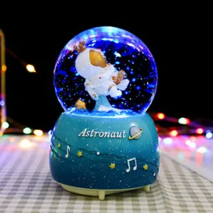 Luminous astronauten sneeuwbol met muzieknoten basis, schattige ruimte thema decoratie kamer