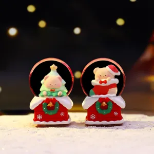 Mini boule à neige lumineuse de Noël en résine avec un joli ours pour décoration.