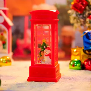Nahaufnahme der kreativen Weihnachts-Telefonzelle Schneekugel Nachtlicht Dekoration.