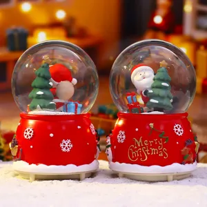Weihnachtsschneekugel Spieluhr mit leuchtenden Lichtern und festlichem Weihnachtsmann Geschenk.
