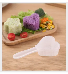 Klares Kunststoff Herz Reisform Detail für DIY Sushi machen und süßes Babyessen Bento.
