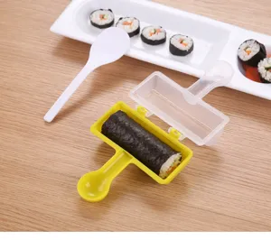 Set de molde para rollos de sushi de plástico para hacer rollos de arroz grandes fácilmente.