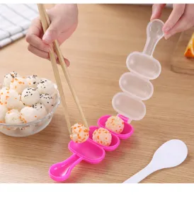 Stampo per polpette di riso in plastica fai da te con design a tre scomparti per sushi.