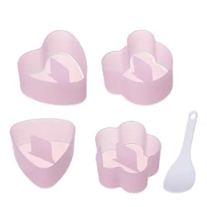Rosa Reisbällchen Formen Set mit Herzen Bären Dreieck und Blumen für Bento und Sushi.