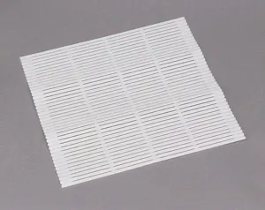 Vista detallada de la esterilla de sushi de plástico blanco con textura de rejilla.