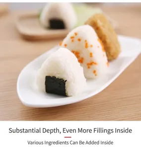 Dreieckige Reiskugel Form Detail zeigt tief gefuellte hausgemachte Sushi und Bento Formen.