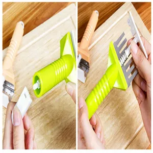 Edelstahl Fleischklopfer Detailansicht mit Edelstahl Nadeln und ergonomischem Griff.