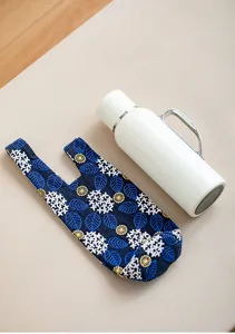 Custodia per borraccia in tessuto ricamato, elegante marsupio floreale per viaggi all'aperto.