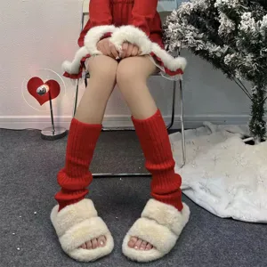 Zoete lolita rode gebreide beenwarmers en pluche pantoffels set, ideaal voor de winterse mode.