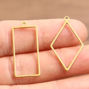 Pendentifs géométriques rectangulaires et losanges en acier inoxydable pour bijoux DIY.