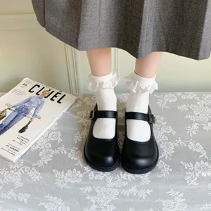 Japanische weiße rüschen spitze socken mit schwarzen schuhen für süße tägliche kleidung.