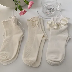 Japanische weiße Rüschen Lolita Schleife mittellange Spitzen Socken, süße Freizeit.