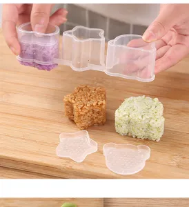 Primo piano dettagliato di stampi per sushi e polpette di riso fai-da-te in plastica trasparente.