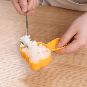 Mignon moule à boules de riz d'animal jaune cuisine DIY sushi maker outil pour enfants.