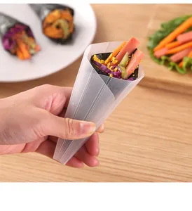 Molde de sushi temaki de plástico DIY cono utensilio de cocina para rollos de arroz caseros.