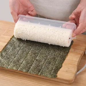 Molde de sushi de rollo grueso para preparar fácil y rápidamente deliciosos rollos de arroz en casa.