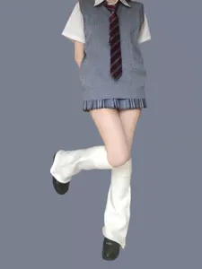 Vue détaillée de jambières en tricot style JK japonais avec design évasé et décontracté.