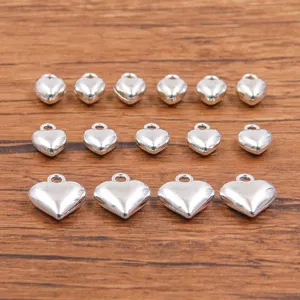 Zilveren hartje hanger charms voor DIY sieraden maken, perfect voor halskettingen en armbanden.