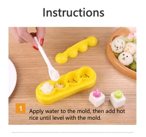 Reisbällchen Form Detail zeigt gelben Shaker mit vier Fächern und Werkzeuge für DIY Sushi.