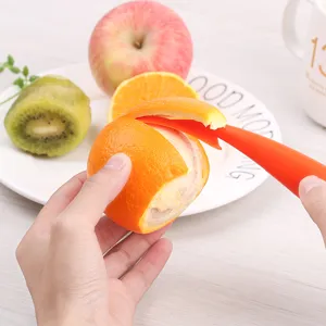 Pelapatate per Arance in Plastica ABS Portatile Strumento per Sbucciare Frutta da Cucina Slicer per Arance Facile Divisore di Frutta Gadget da Cucina