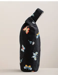 Borsa porta borraccia in tessuto con nodo giapponese e dettaglio ricamo farfalla colorata stile.