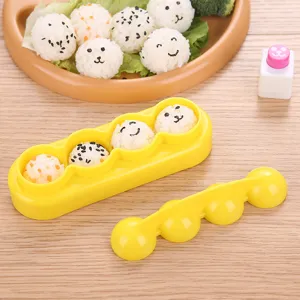 4-Fächer Reiskugel Form Set mit süßen Ausdrücken, ideal zum Selbermachen von Sushi und Backen.