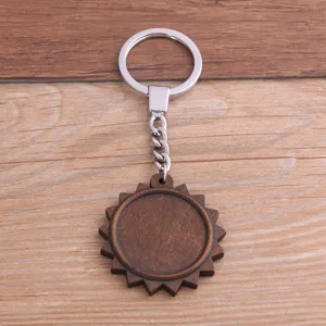 Porte-clés plateau pendentif en bois bricolage avec bordure et anneau métal pour loisirs.