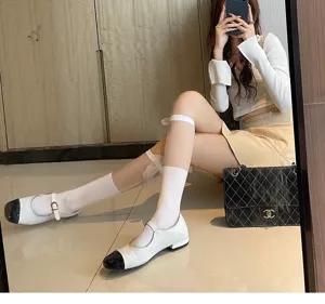 Calzini al polpaccio con fiocco in tulle dolce stile Lolita per un outfit quotidiano affascinante.