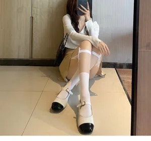 Dolci calze al ginocchio a rete Lolita giapponesi con graziosi dettagli a fiocco per le ragazze.