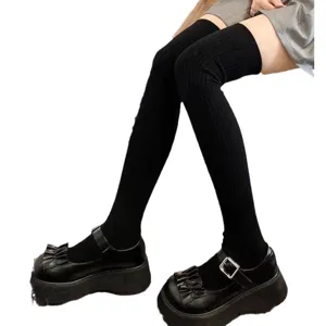 Calze lunghe a costine nere da donna, calzettoni alti sopra il ginocchio lavorati a maglia.