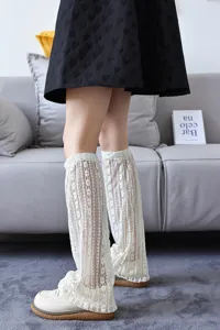 Weiße Spitzen-Beinwärmer für Damen, süße japanische Sommer-Wadensocken und Schlag-Stulpen.