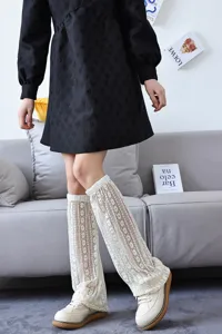 Weiße Spitzen Beinstulpen für Damen, süße JK Stil Schlag Socken, Sommer dünne Beinwärmer Detail.