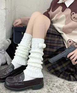 Chauffe-jambes en peluche Lolita blancs avec pompons mignons, chaussettes JK douillettes.