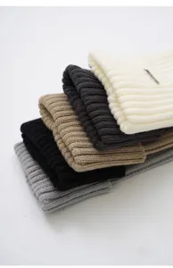 Gestreickte Beinstulpen für Damen Winter Stulpen kuschelige Stoffsocken mit Metalletikett.