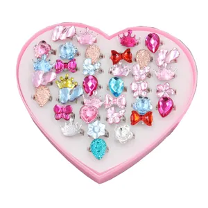 Kids adjustable rhinestone rings set in heart box, cute colorful cartoon rings for girls party.