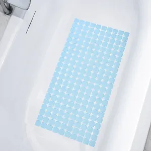 Tappetino antiscivolo per bagno in PVC dettaglio, motivo a griglia quadrata blu doccia.