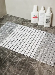 Tapis de bain antidérapant avec trous de drainage, matériau TPE résistant pour douche.