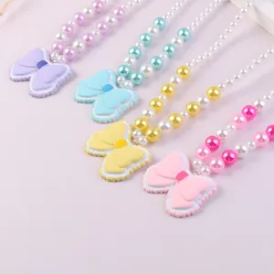 Children cute resin bow pearl necklace, adorable pastel princess jewelry accessory for kids.